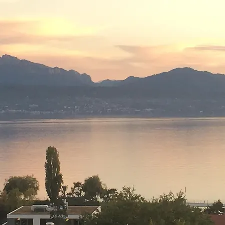 Bedrooms Floor With Beautiful View Habitación en casa particular Lausana